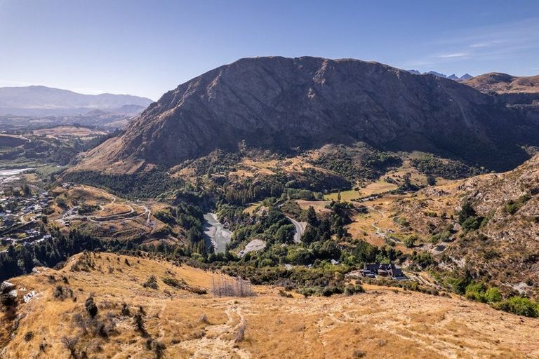 Photo of property in 12 Crow's Nest Road, Arthurs Point, Queenstown, 9371