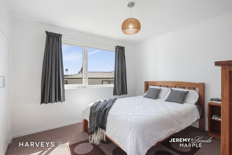 Photo of property in 11 Denyer Place, New Lynn, Auckland, 0600