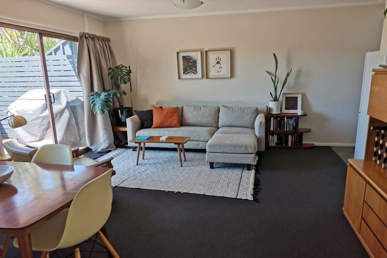 Photo of property in 85e Stottholm Road, Titirangi, Auckland, 0604