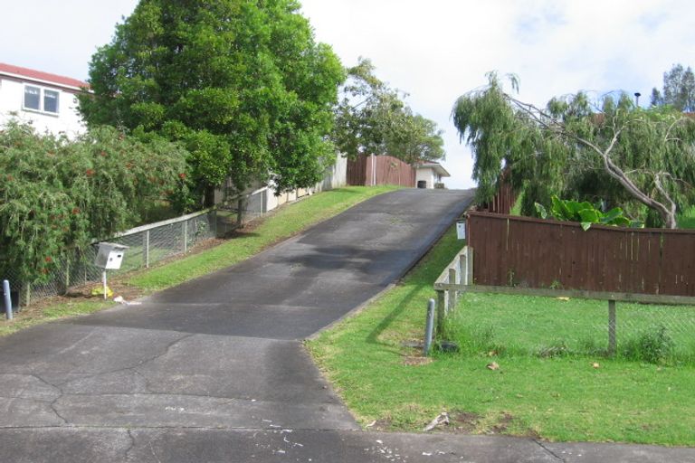 Photo of property in 11 Reinga Place, Massey, Auckland, 0614