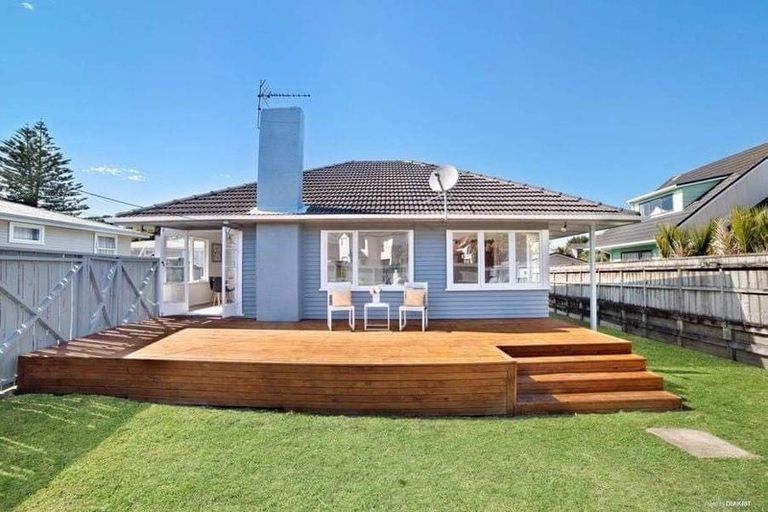 Photo of property in 1/9 Merriefield Avenue, Forrest Hill, Auckland, 0620