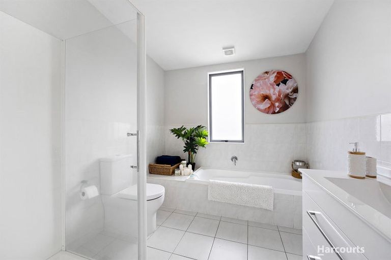 Photo of property in 1/3 Hulme Place, Henderson, Auckland, 0612