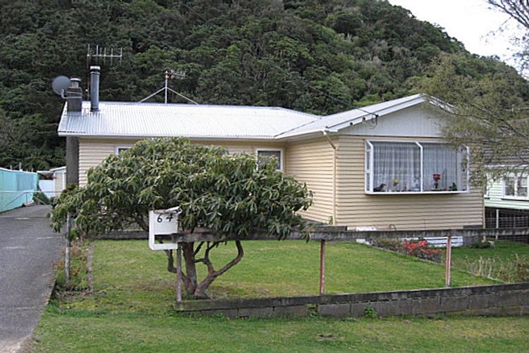 Photo of property in 64 Lees Grove, Wainuiomata, Lower Hutt, 5014