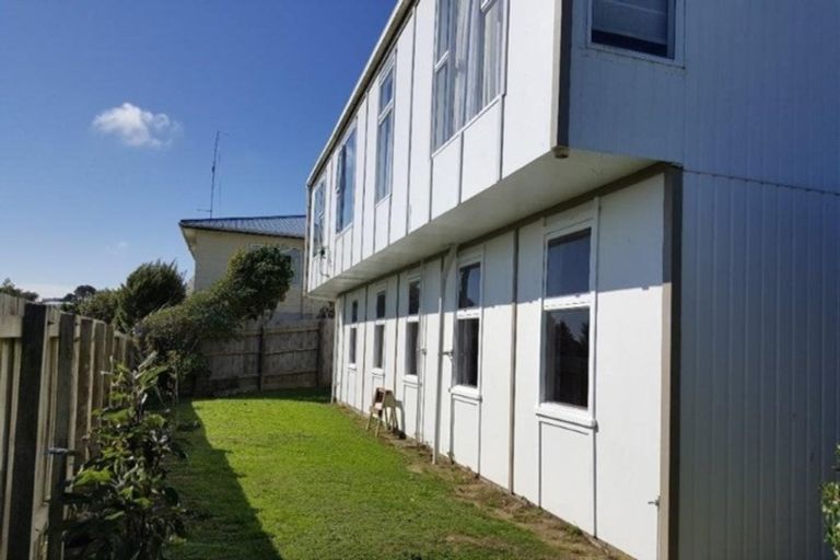 Photo of property in 20 Quigley Street, Newlands, Wellington, 6037