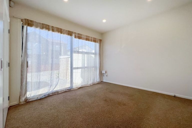 Photo of property in 21 Tahingamanu Road, Hobsonville, Auckland, 0616