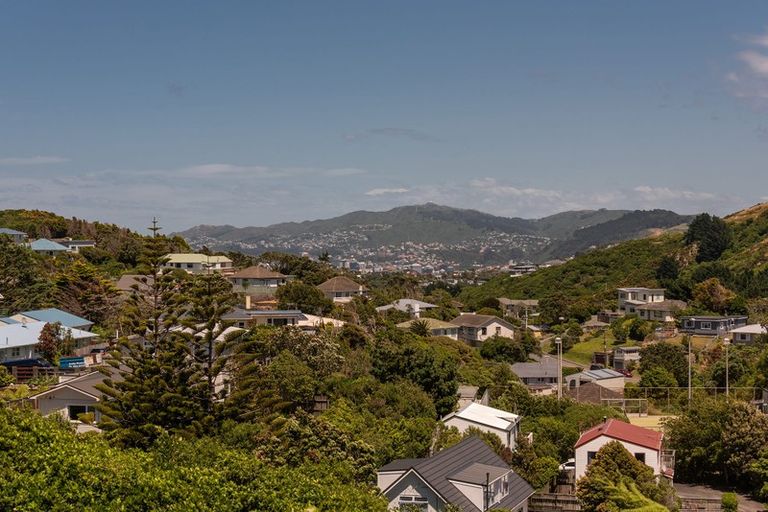 Photo of property in 15 Dunmail Way, Newlands, Wellington, 6037