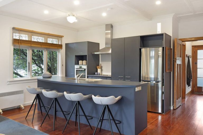 Photo of property in 92 Townsend Road, Miramar, Wellington, 6022