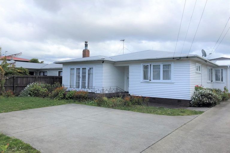 Photo of property in 16 Rathgar Road, Henderson, Auckland, 0610