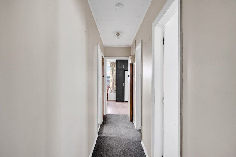 Photo of property in 5 Derby Street, Eltham, 4322