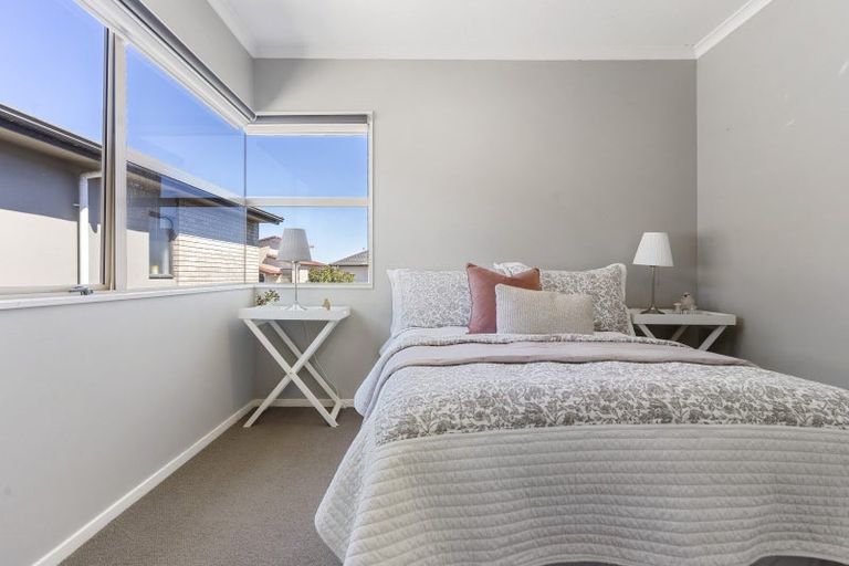Photo of property in 26 Heidi Crescent, Flat Bush, Auckland, 2016