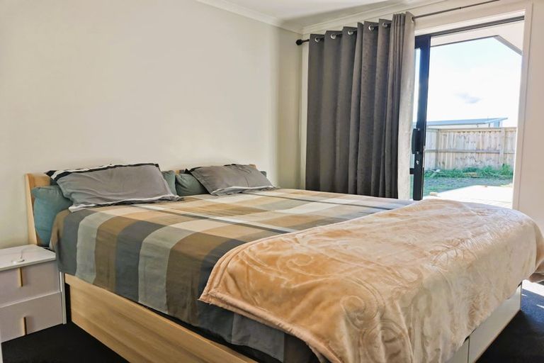 Photo of property in 12 Te Taniwha Road, One Tree Point, 0118