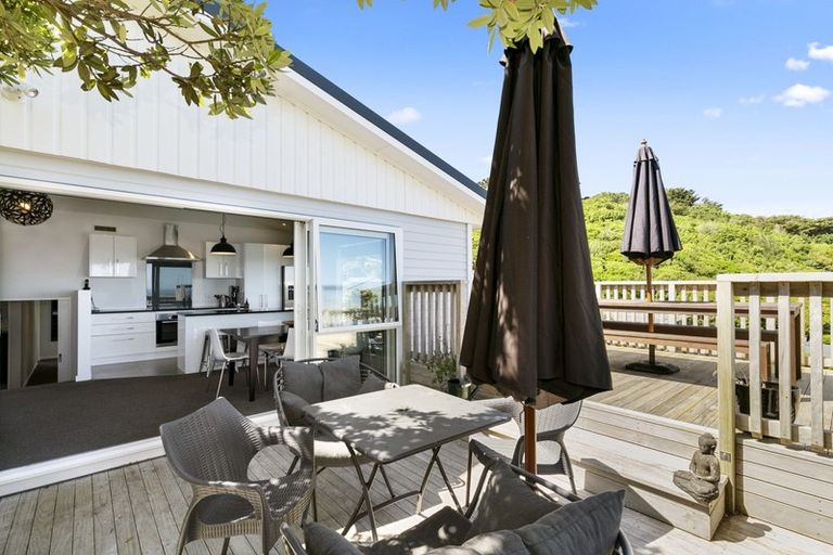 Photo of property in 4 Middlesex Place, Northland, Wellington, 6012