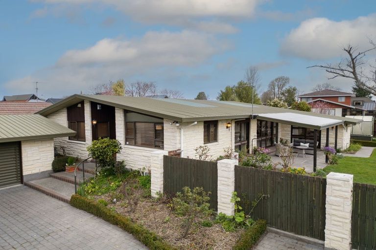 Photo of property in 30 Kingham Place, Avonhead, Christchurch, 8042