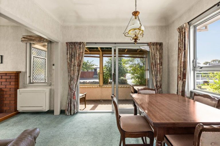 Photo of property in 12 Anzac Avenue, Onekawa, Napier, 4110