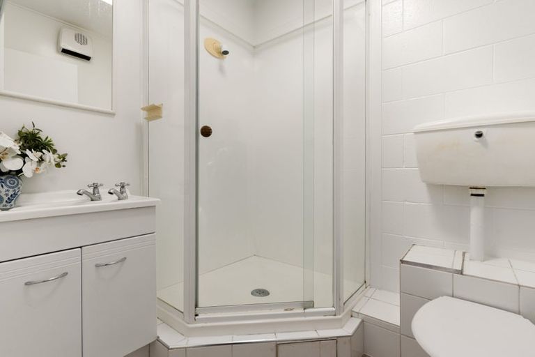 Photo of property in 2/140 Waimairi Road, Ilam, Christchurch, 8041