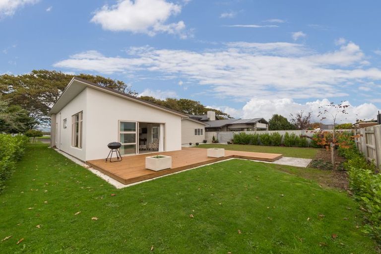 Photo of property in 12 Grand Oaks Drive, Awapuni, Palmerston North, 4412