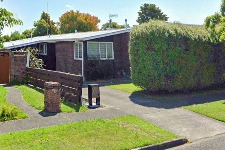 Photo of property in 2 Rakino Place, Awapuni, Palmerston North, 4412