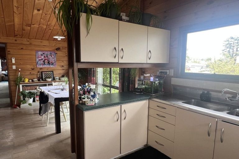 Photo of property in 11 Fitzwater Place, Henderson, Auckland, 0612