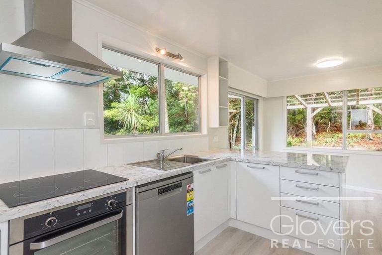 Photo of property in 3c Sylvan Valley Avenue, Titirangi, Auckland, 0604