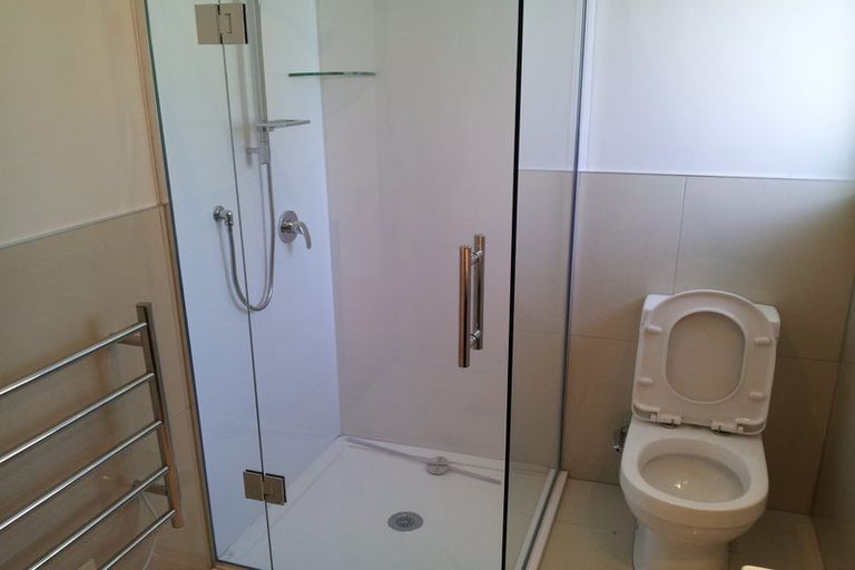 Photo of property in 67 Eskdale Road, Birkdale, Auckland, 0626