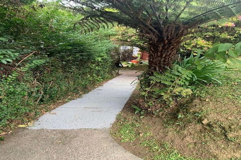 Photo of property in 165 Newlands Road, Newlands, Wellington, 6037