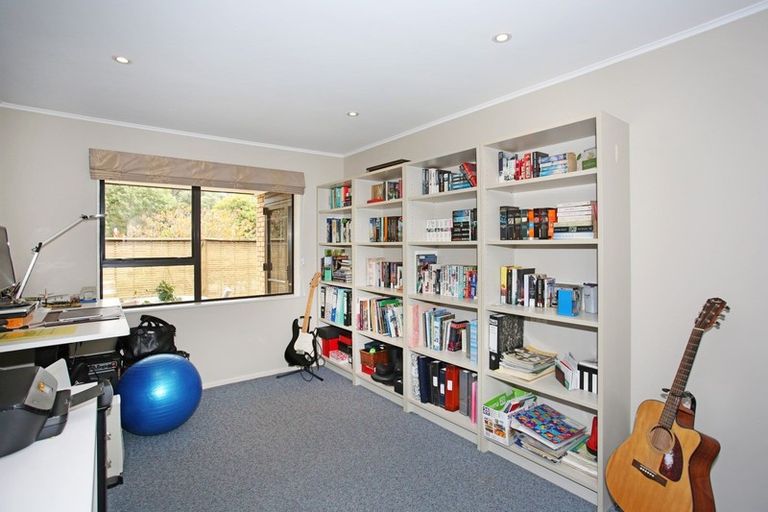 Photo of property in 2 Raukawa Grove, Waiuku, 2123