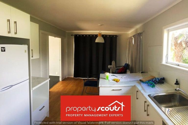 Photo of property in 8 Reid Road, New Lynn, Auckland, 0600