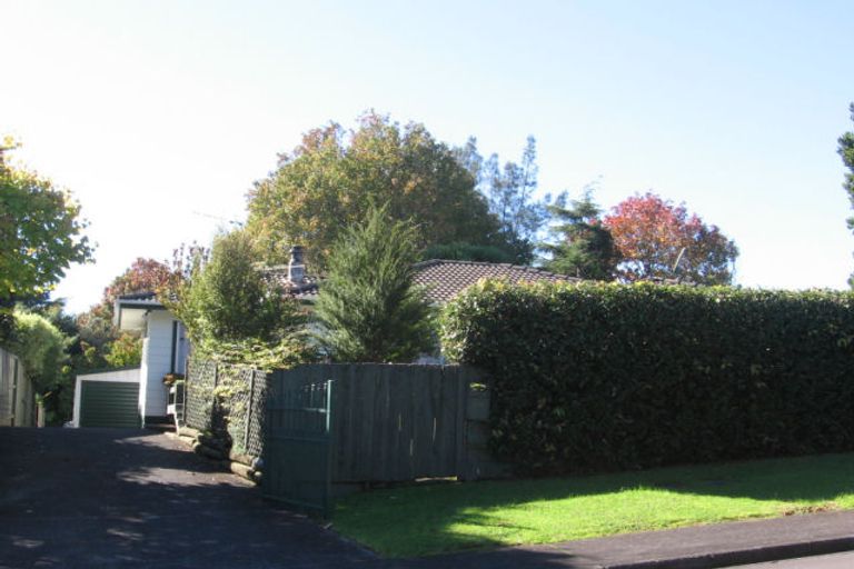 Photo of property in 40 Onedin Place, Titirangi, Auckland, 0604