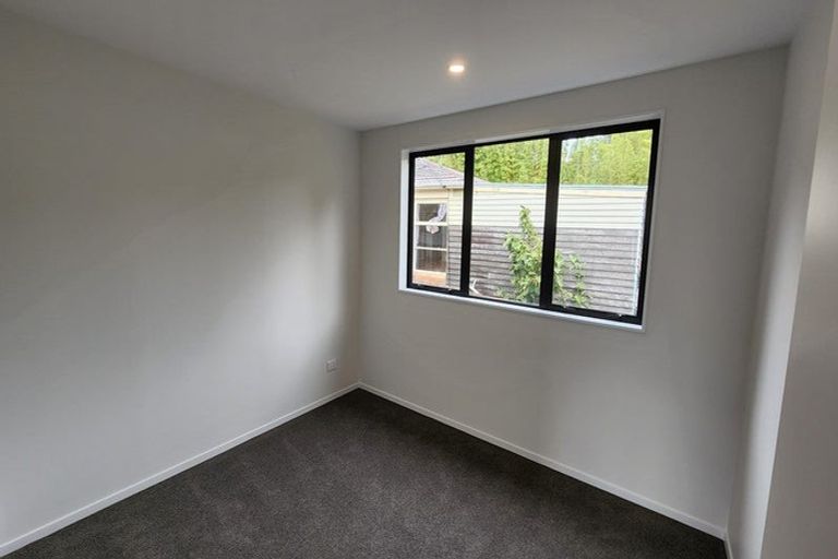 Photo of property in 17 Tokai Place, Glen Eden, 0602