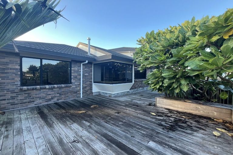 Photo of property in 15 Del Mar Place, Merrilands, New Plymouth, 4312