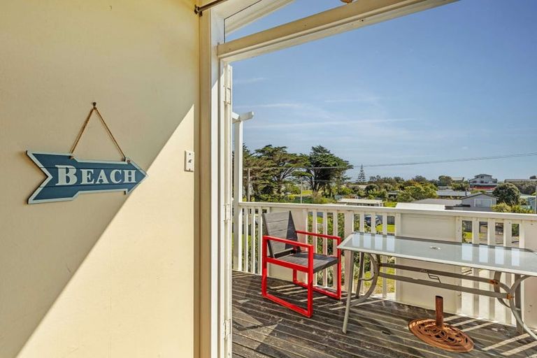 Photo of property in 72 Park Avenue, Waitarere Beach, Levin, 5510