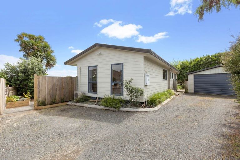Photo of property in 90 Collingwood Road, Waiuku, 2123