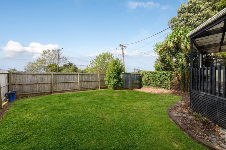 Photo of property in 1/62 Rua Road, Glen Eden, Auckland, 0602
