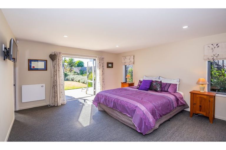 Photo of property in 20 Dunaverty Place, Broomfield, Christchurch, 8042