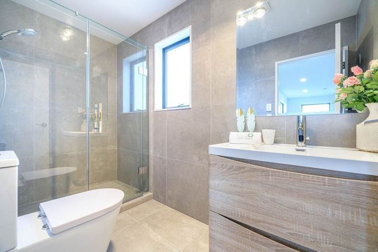 Photo of property in 12 September Place, Forrest Hill, Auckland, 0620