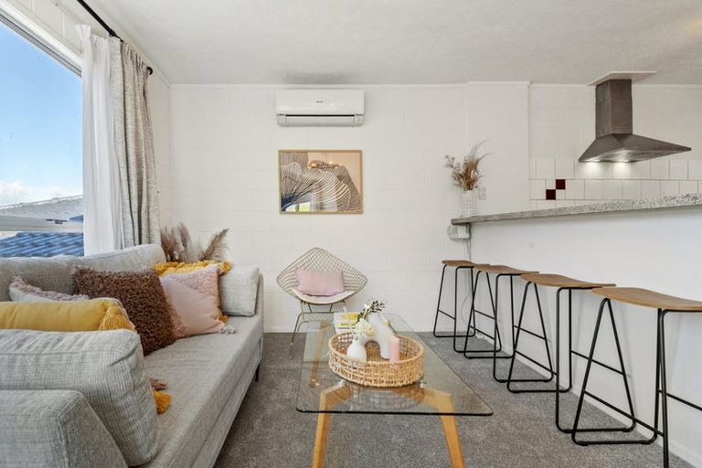 Photo of property in 1/92 Lake Road, Northcote, Auckland, 0627