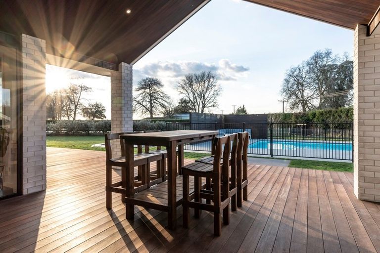 Photo of property in 33 Hogan Road, Cambridge, 3493