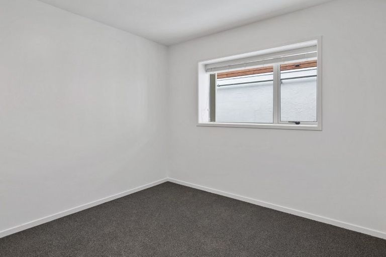 Photo of property in 1/4045f Great North Road, Glen Eden, Auckland, 0602