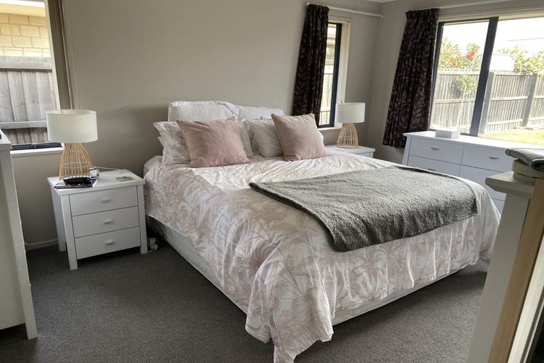 Photo of property in 22 Linkwater Way, Parklands, Christchurch, 8083