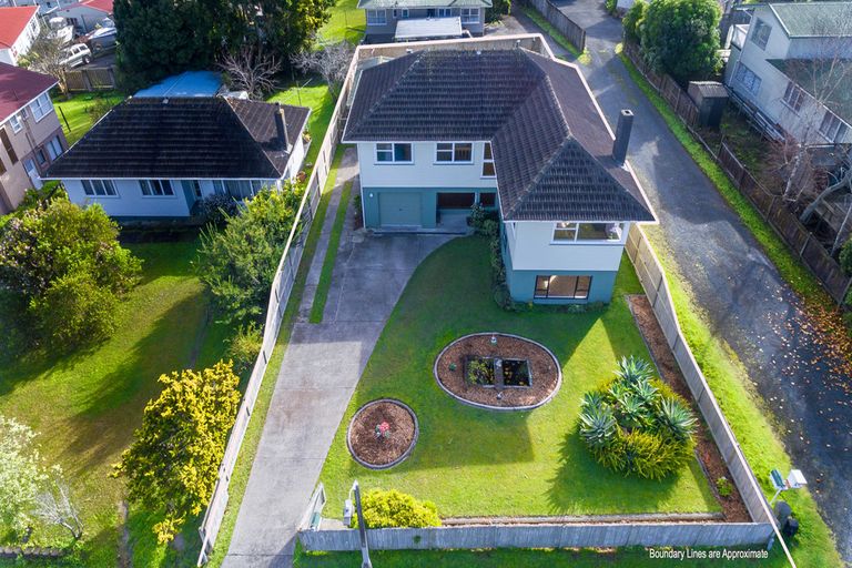 Photo of property in 34 Kaikoura Street, Henderson, Auckland, 0612