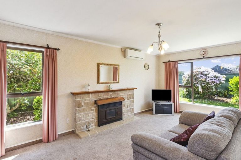 Photo of property in 50b Rewarewa Crescent, Waikanae, 5036