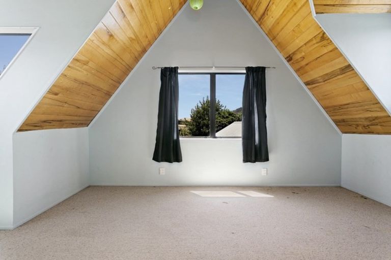 Photo of property in 24 Invergarry Road, Hilltop, Taupo, 3330