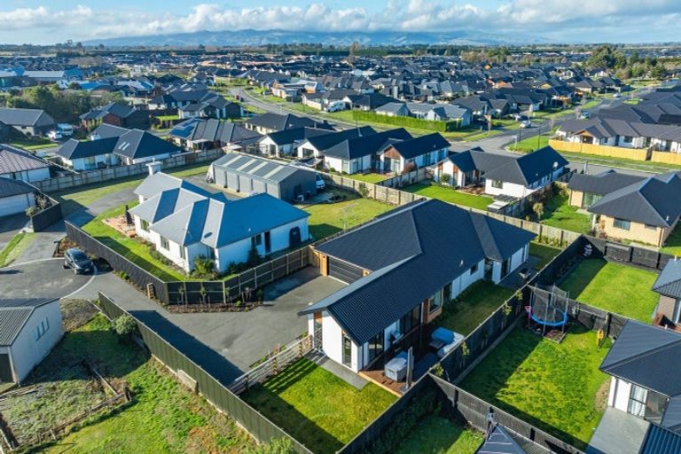 Photo of property in 6 Maleny Lane, Rolleston, 7615