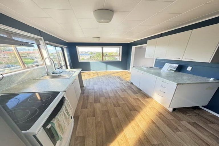 Photo of property in 66 Lavery Place, Sunnynook, Auckland, 0632