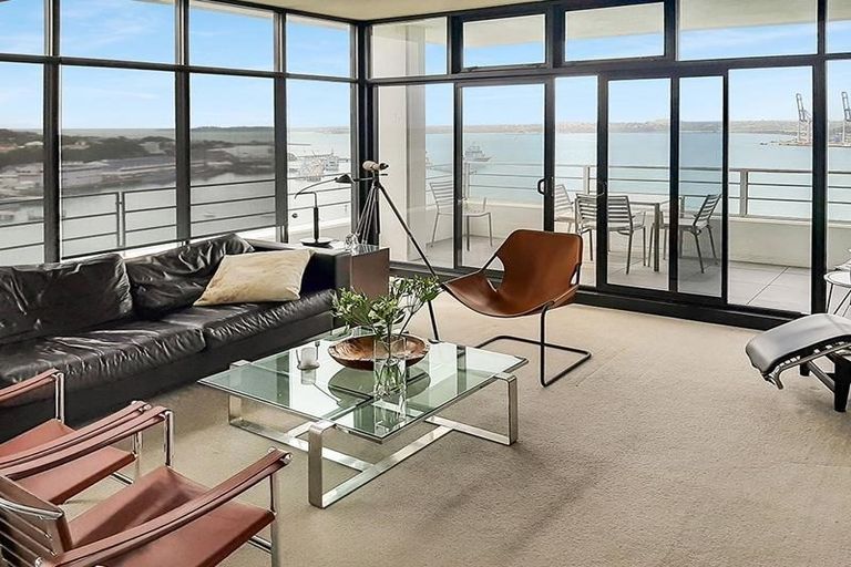 Photo of property in 45 Stanley Point Road, Stanley Point, Auckland, 0624