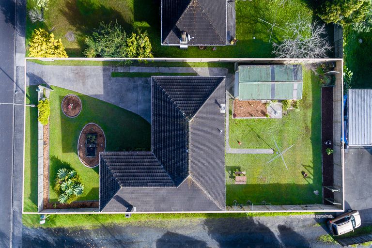 Photo of property in 34 Kaikoura Street, Henderson, Auckland, 0612