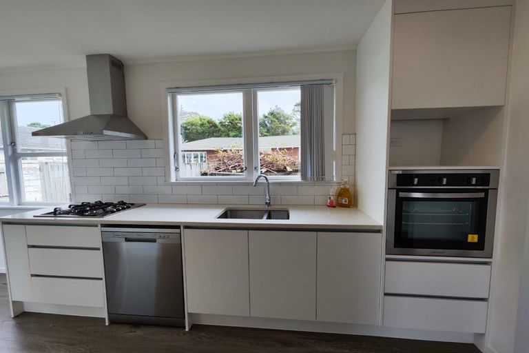 Photo of property in 11 Coletta Lane, Te Atatu South, Auckland, 0610