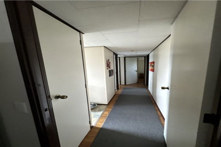 Photo of property in 2 Jumento Place, Unsworth Heights, Auckland, 0632