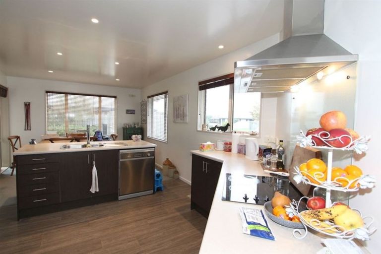 Photo of property in 6 Punga Lane, Parklands, Christchurch, 8083