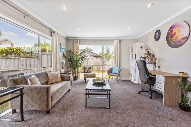 Photo of property in 25 Saltwood Street, Red Beach, 0932